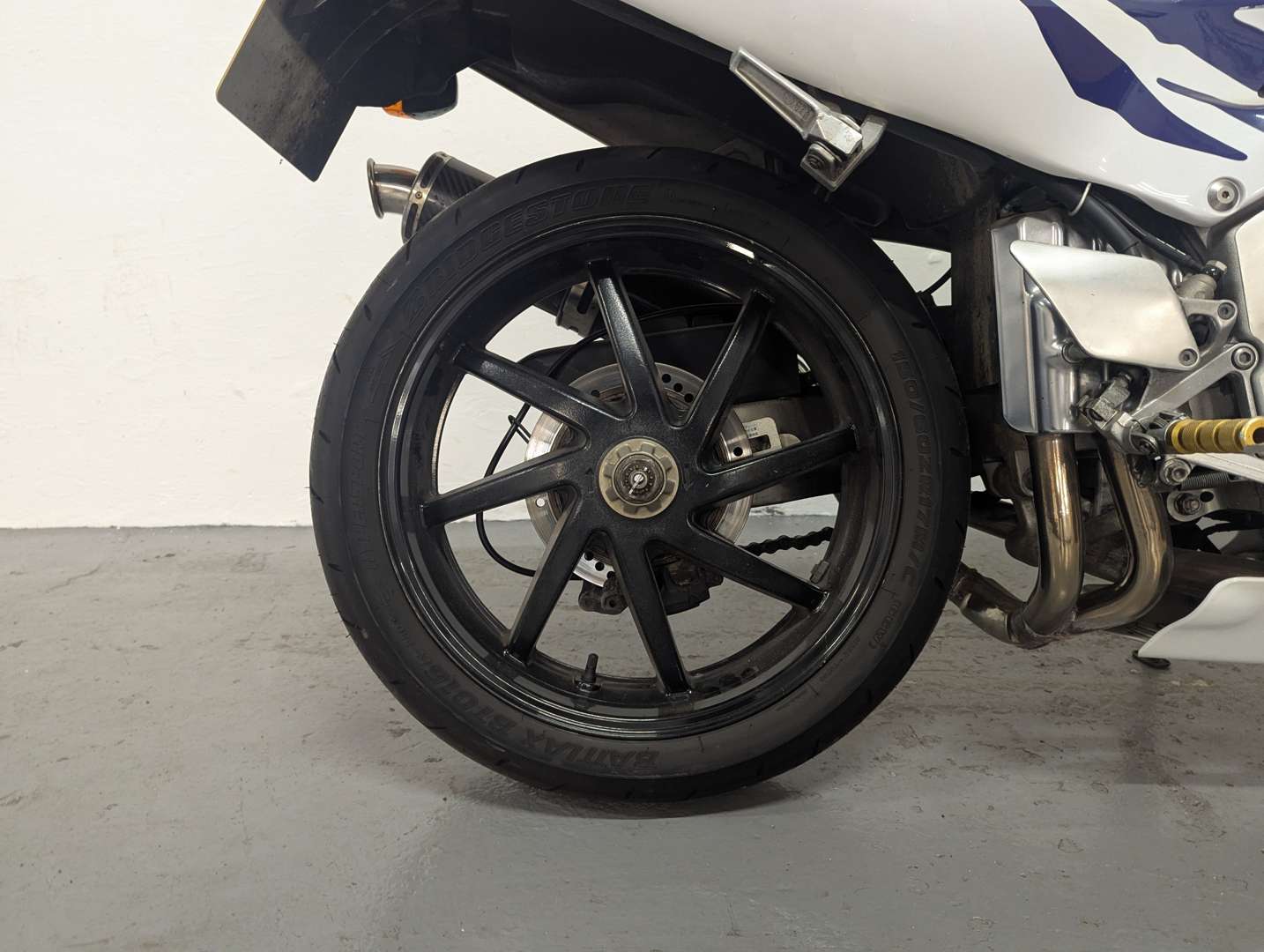 <p>1997 HONDA RVF 400CC</p>