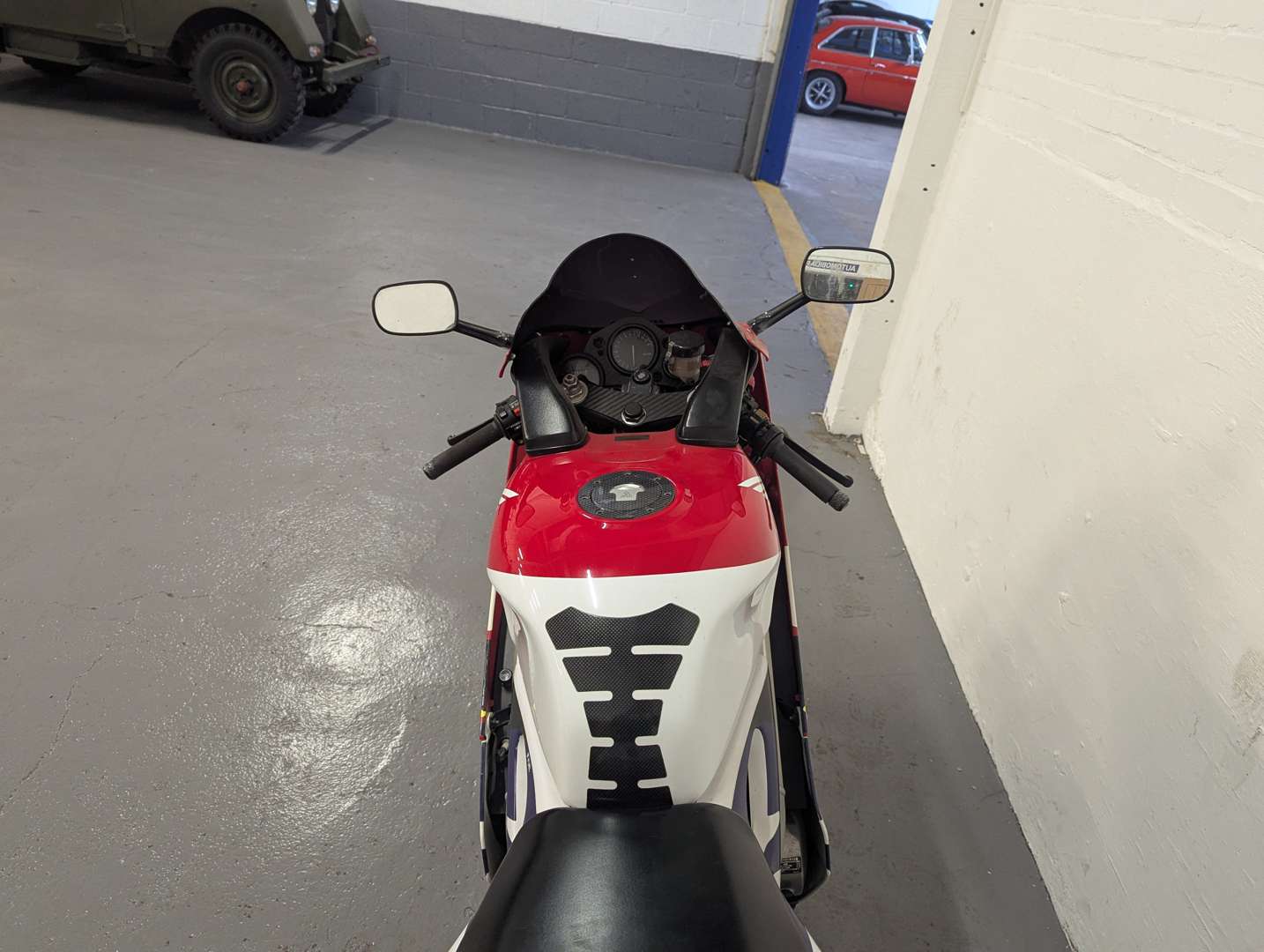 <p>1997 HONDA RVF 400CC</p>