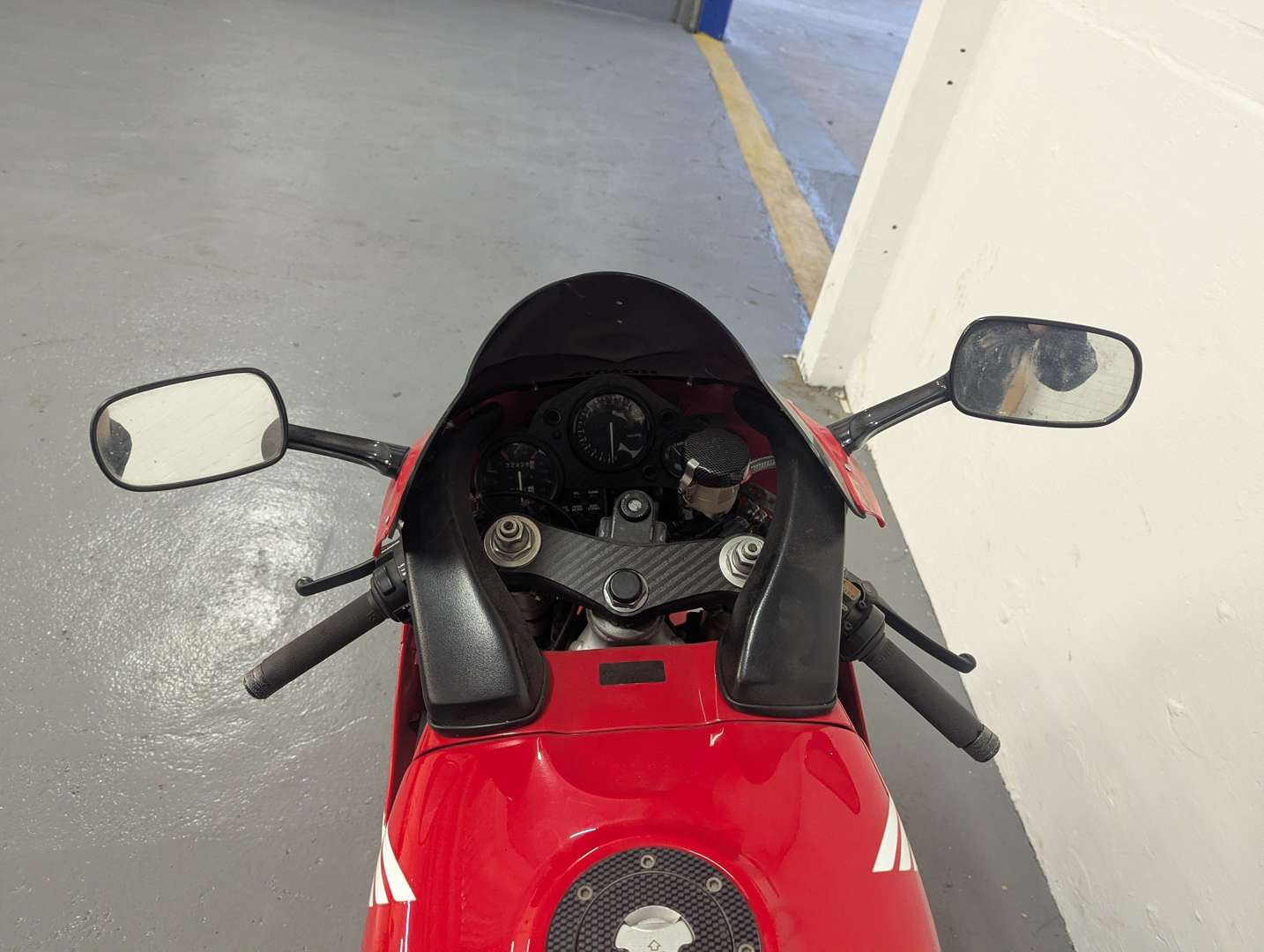 <p>1997 HONDA RVF 400CC</p>