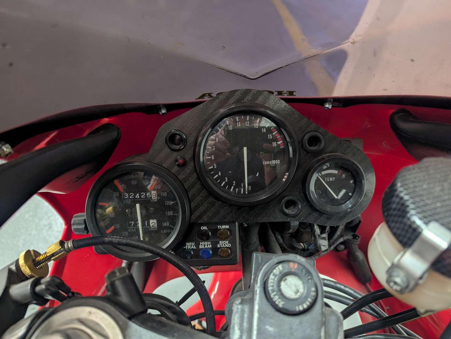 <p>1997 HONDA RVF 400CC</p>