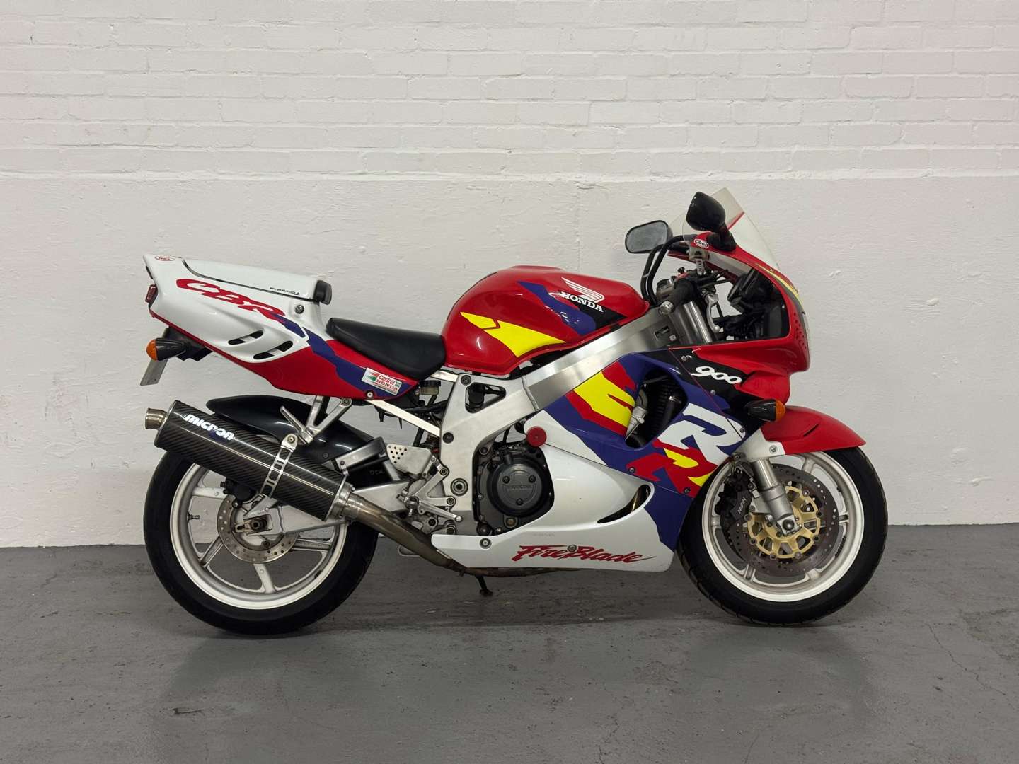 <p>1996 HONDA CBR FIREBLADE 900CC</p>