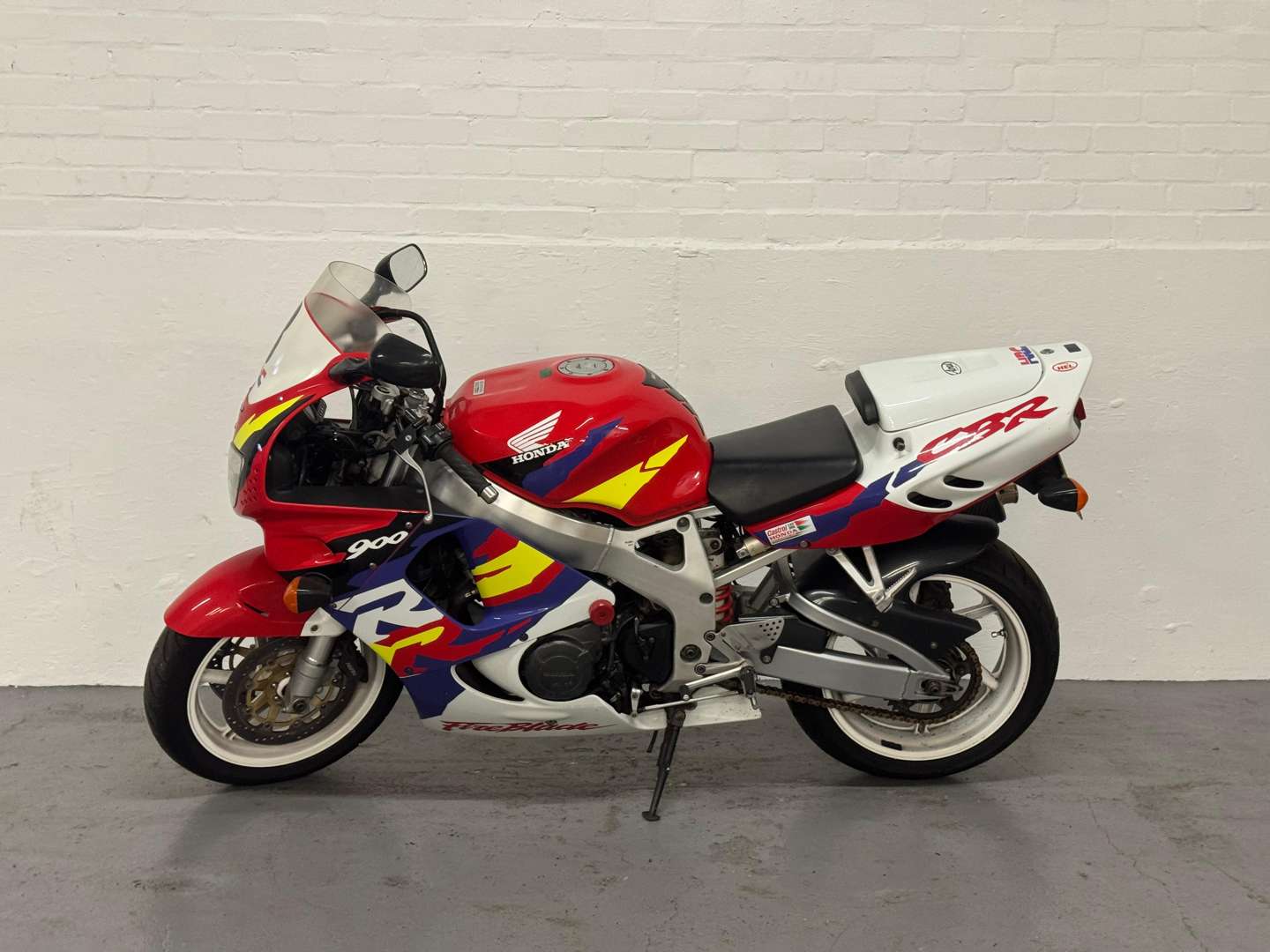 <p>1996 HONDA CBR FIREBLADE 900CC</p>