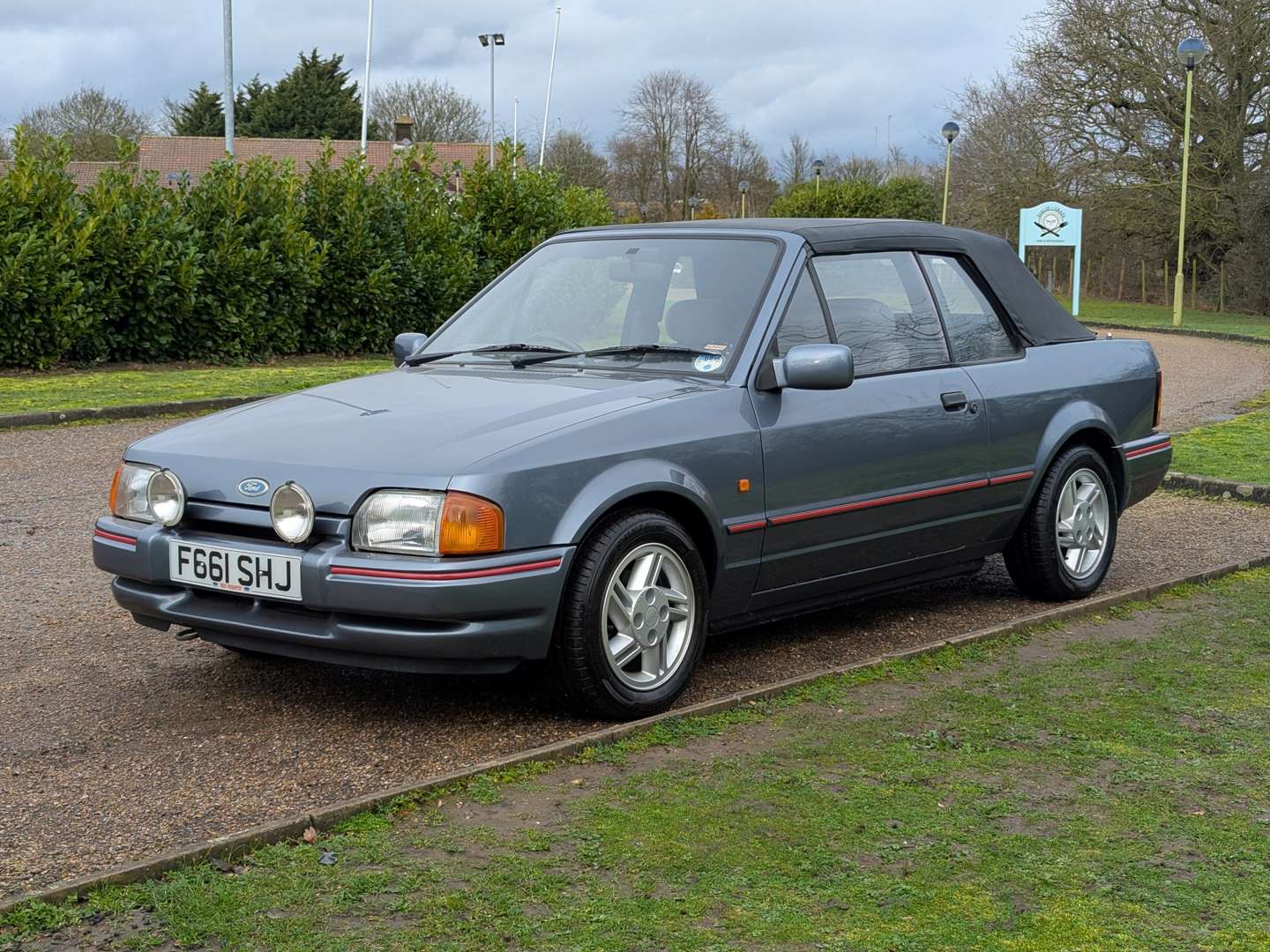 <p>1989 FORD ESCORT 1.6I CABRIOLET</p>