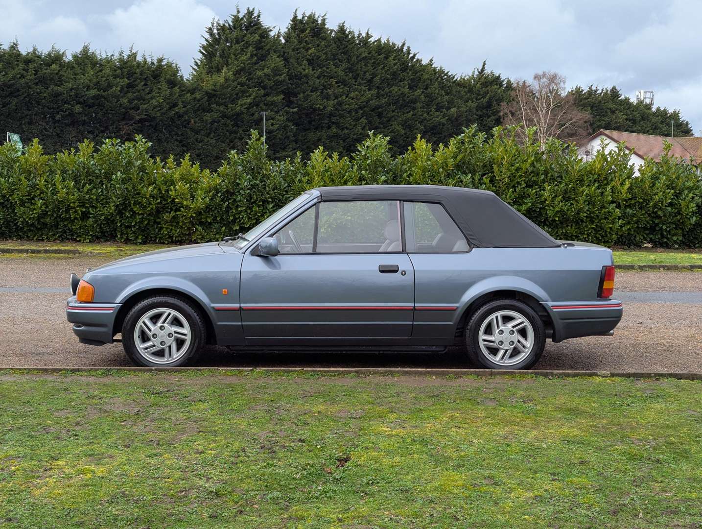 <p>1989 FORD ESCORT 1.6I CABRIOLET</p>