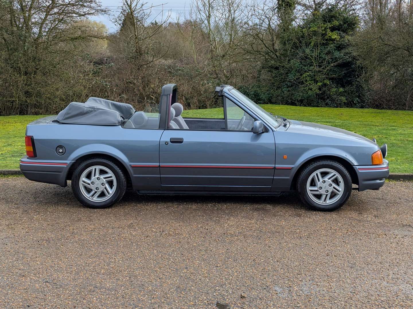 <p>1989 FORD ESCORT 1.6I CABRIOLET</p>