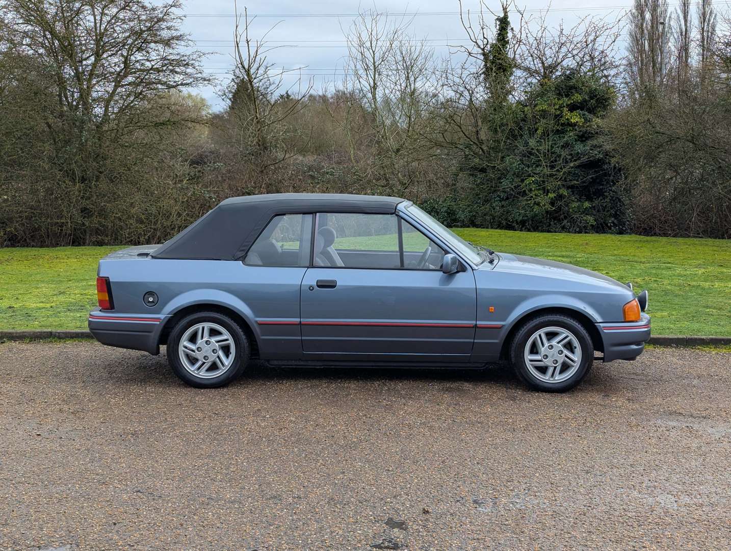 <p>1989 FORD ESCORT 1.6I CABRIOLET</p>