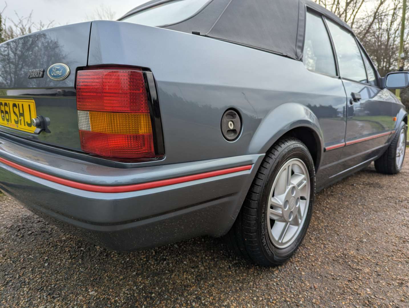 <p>1989 FORD ESCORT 1.6I CABRIOLET</p>