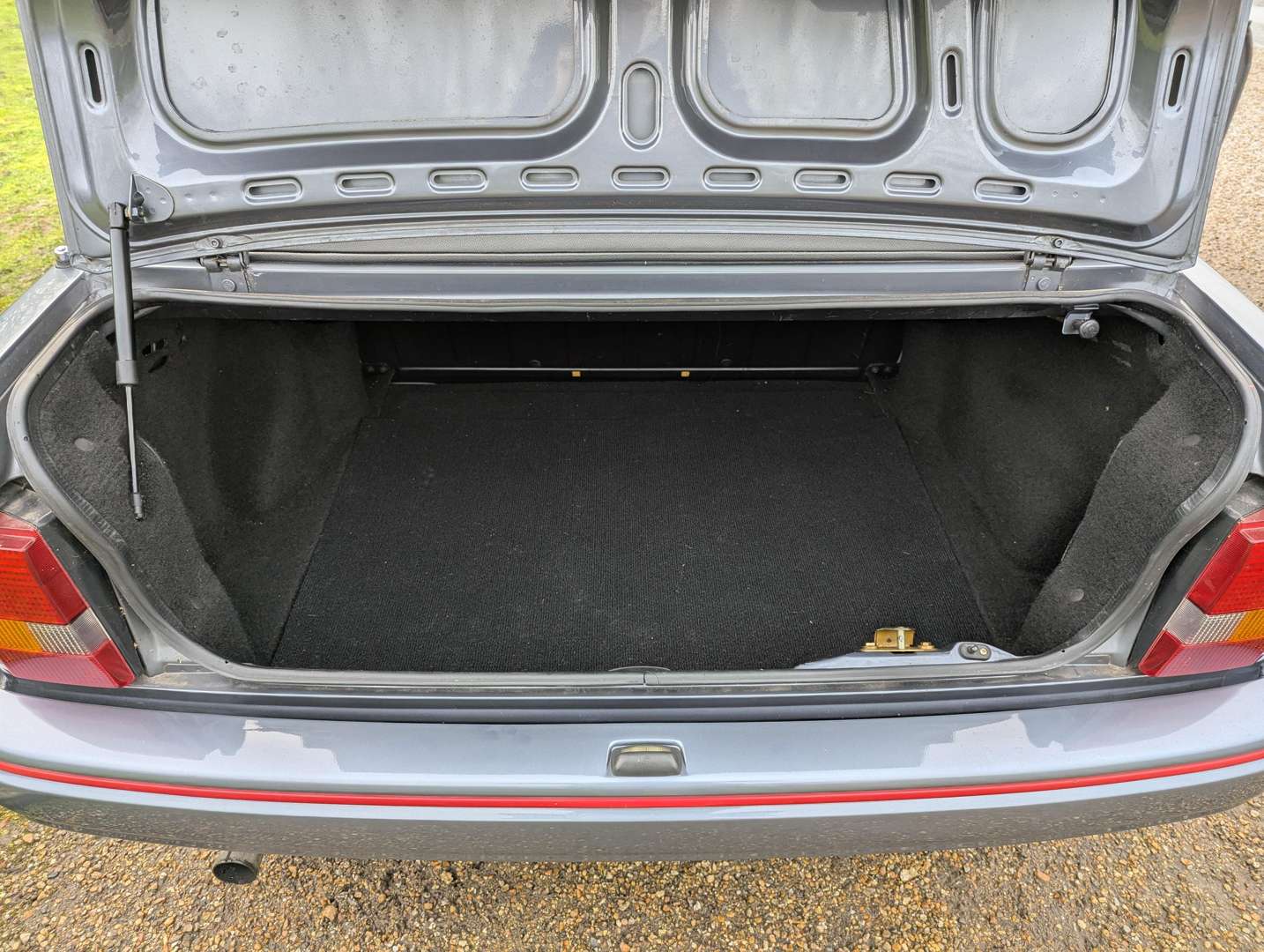 <p>1989 FORD ESCORT 1.6I CABRIOLET</p>