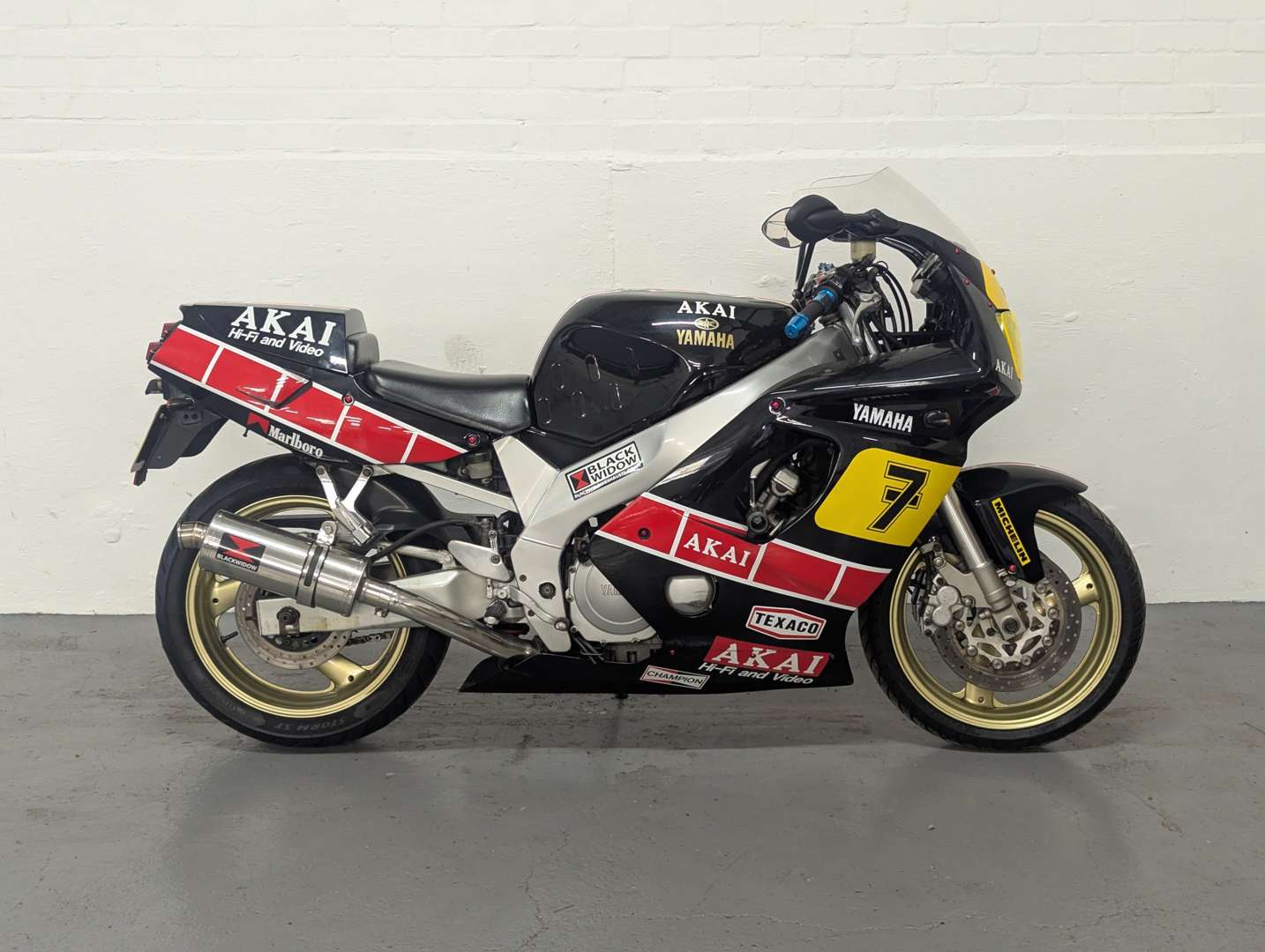 <p>1995 YAMAHA FZR 600</p>