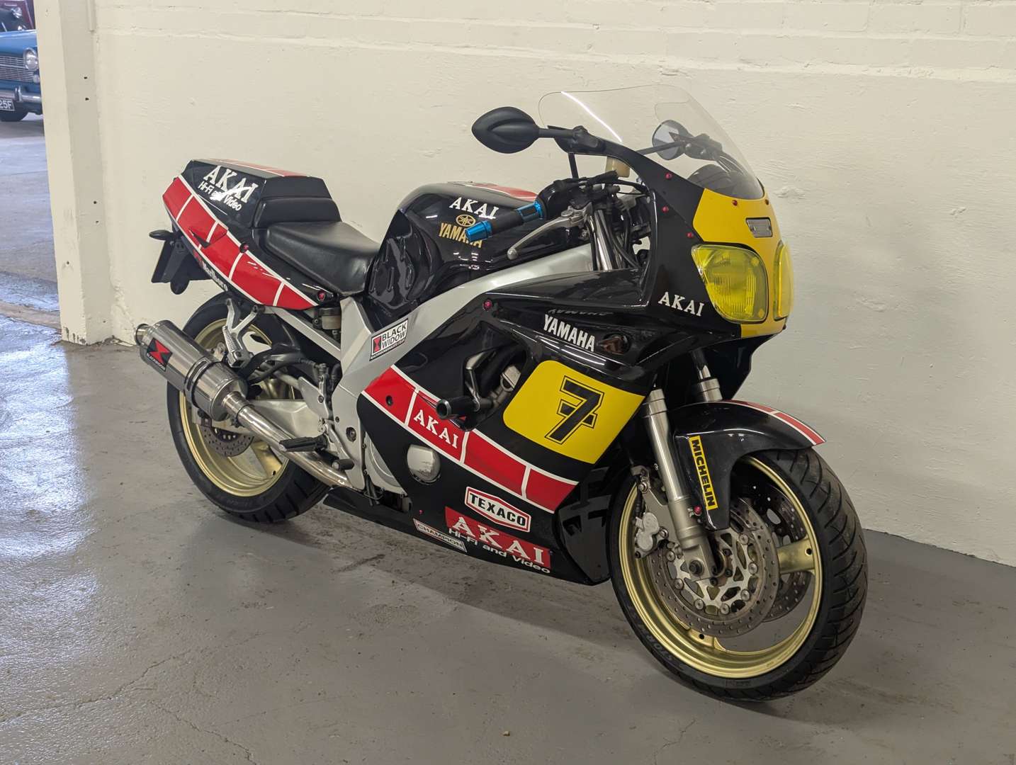 <p>1995 YAMAHA FZR 600</p>