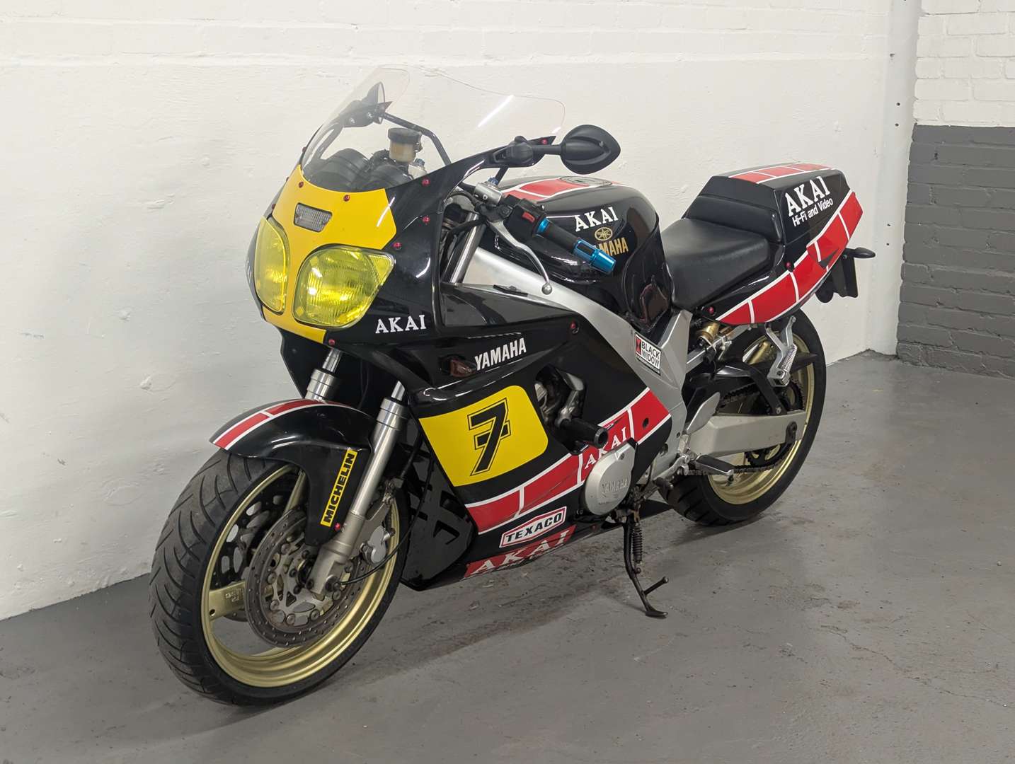 <p>1995 YAMAHA FZR 600</p>