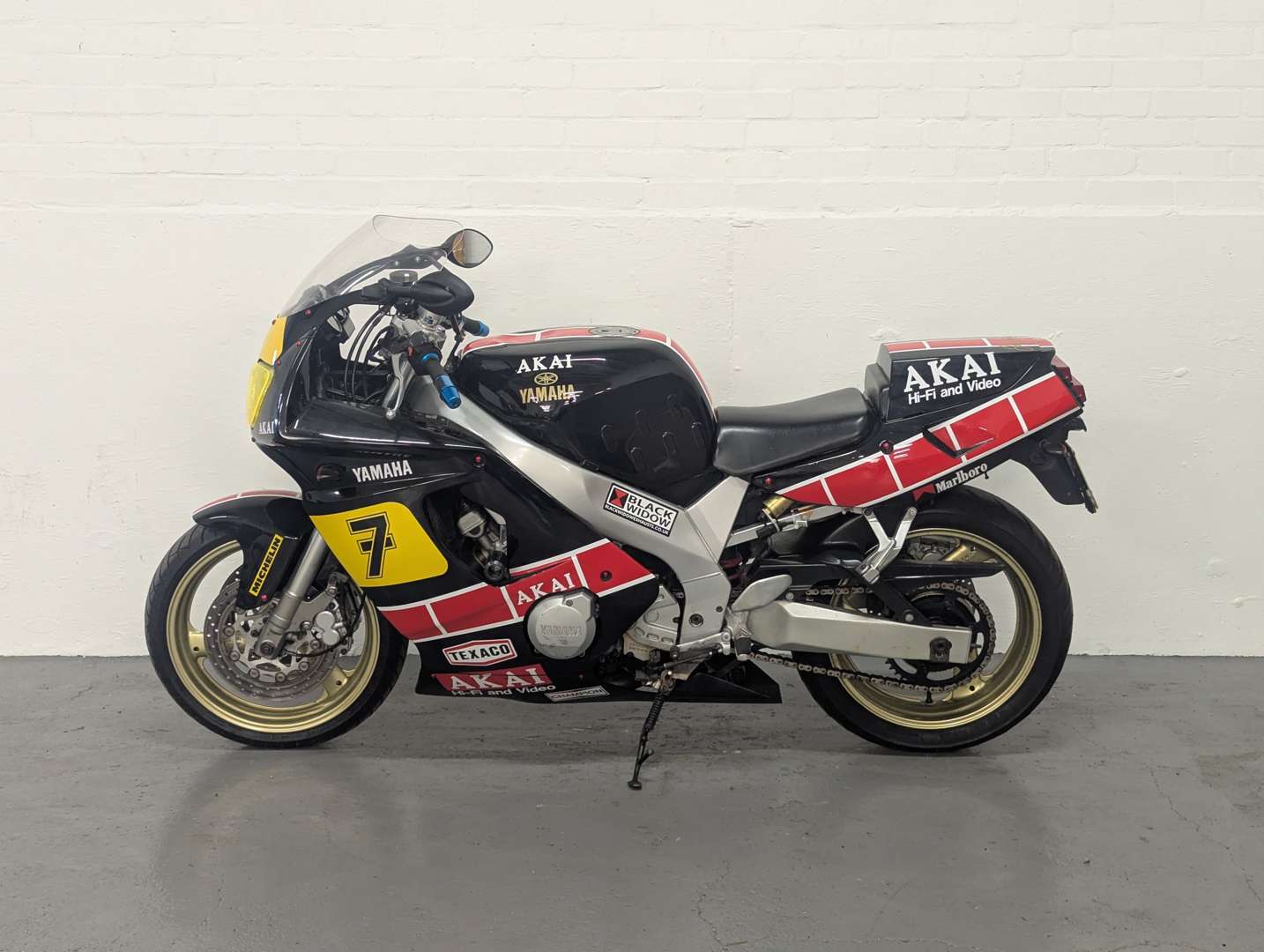 <p>1995 YAMAHA FZR 600</p>