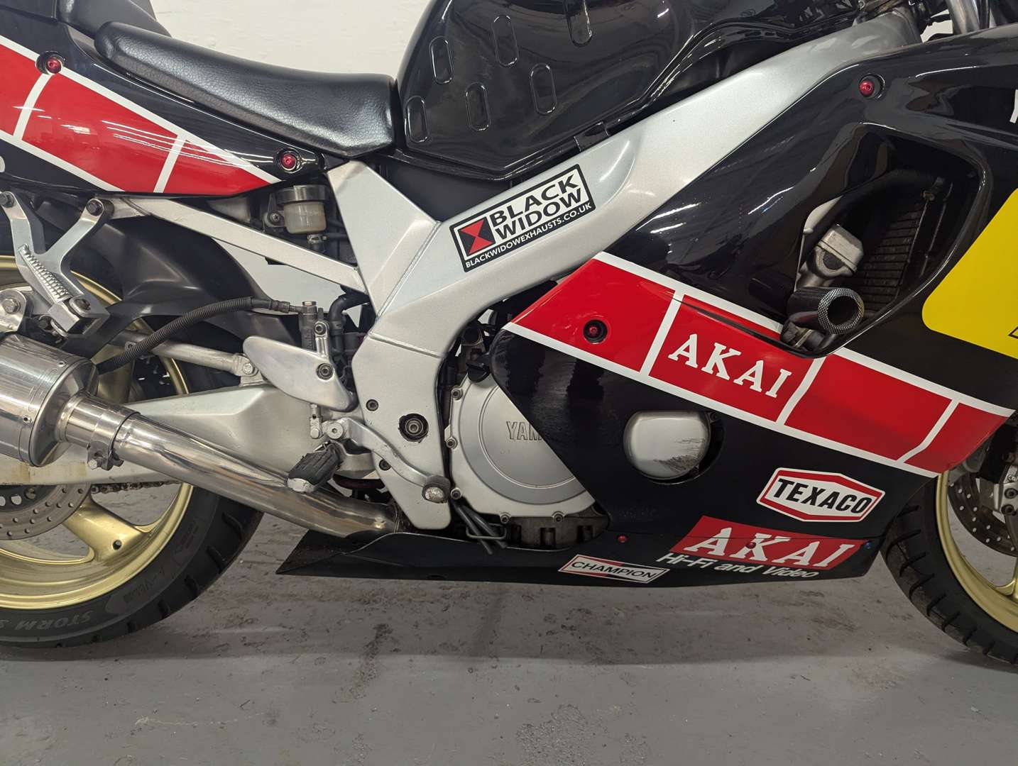 <p>1995 YAMAHA FZR 600</p>