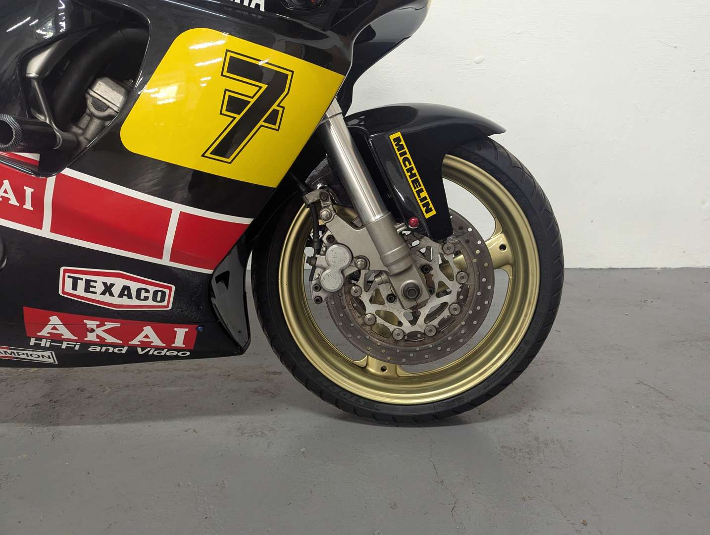 <p>1995 YAMAHA FZR 600</p>