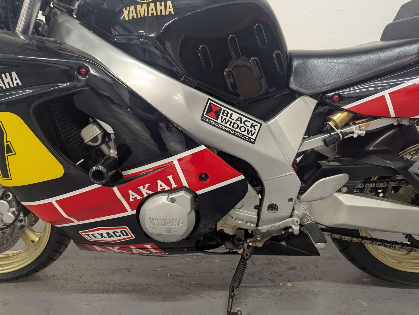 <p>1995 YAMAHA FZR 600</p>