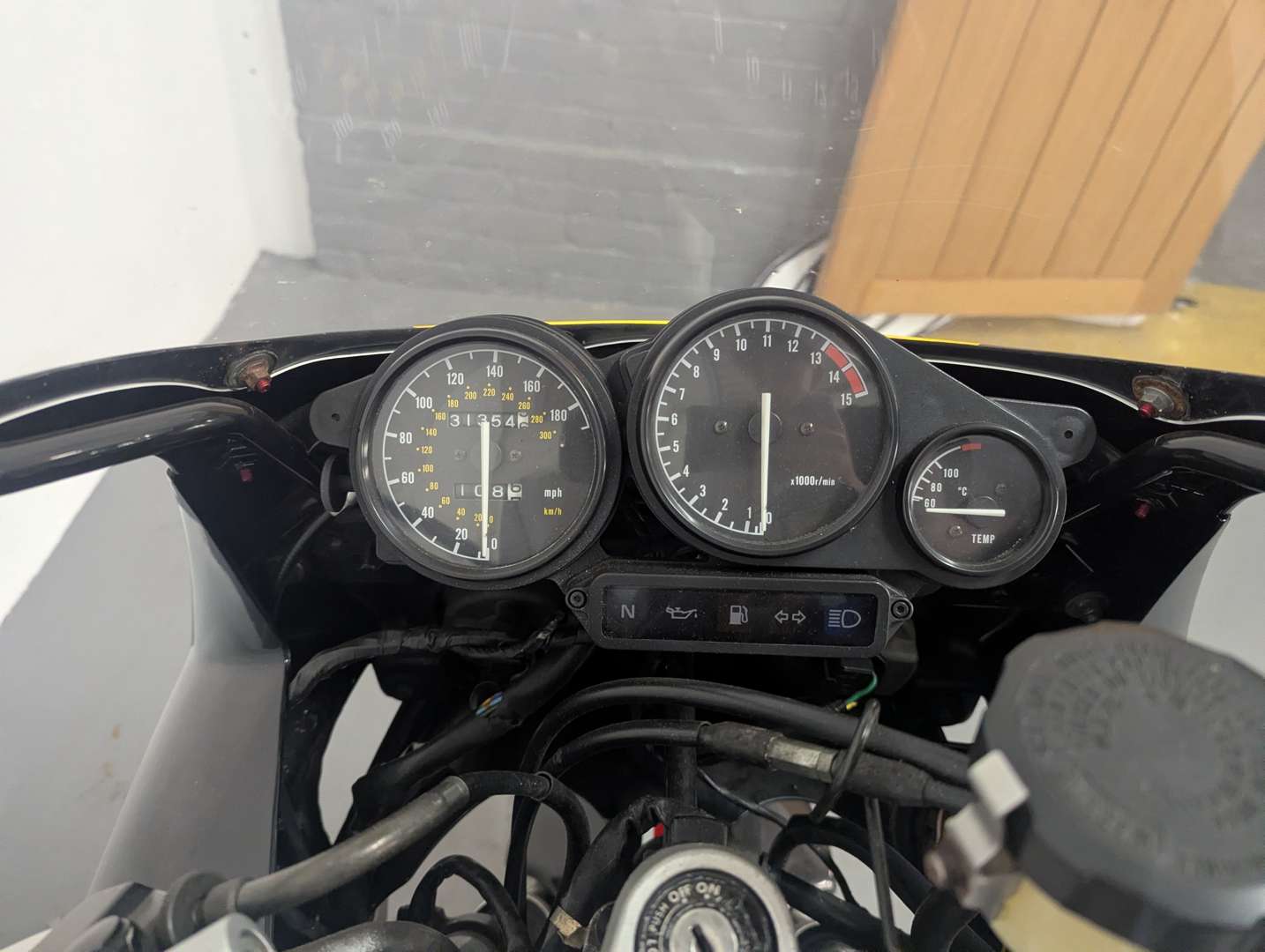 <p>1995 YAMAHA FZR 600</p>