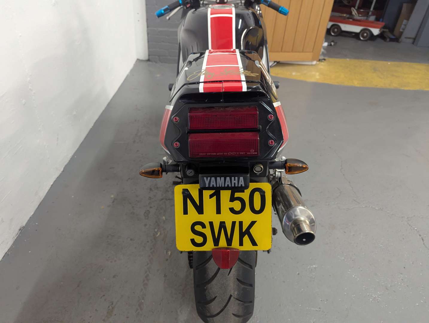 <p>1995 YAMAHA FZR 600</p>