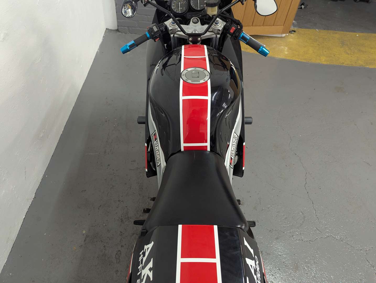 <p>1995 YAMAHA FZR 600</p>