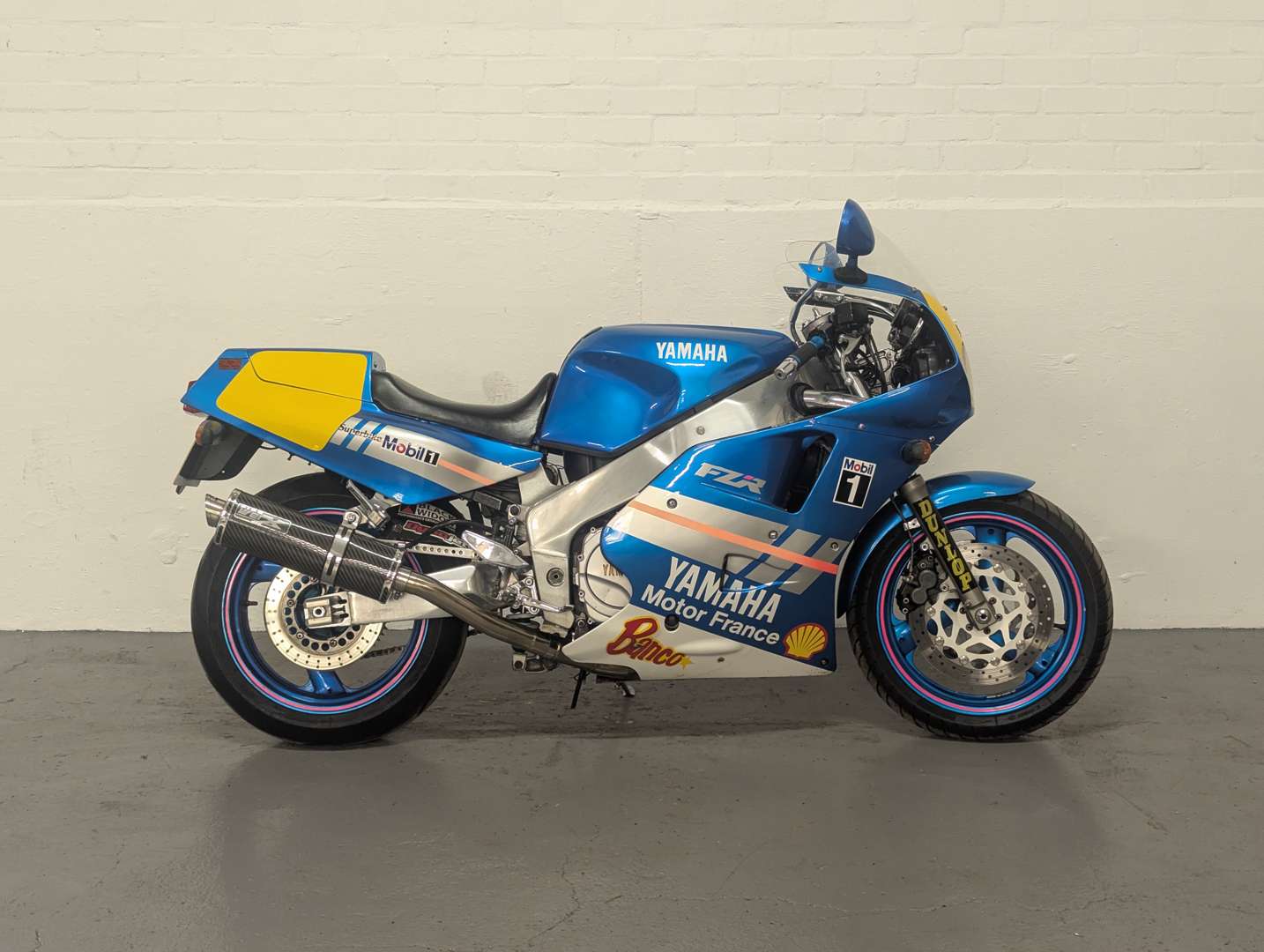 <p>1990 YAMAHA FZR 1000</p>