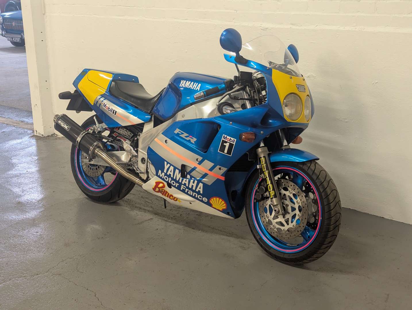 <p>1990 YAMAHA FZR 1000</p>