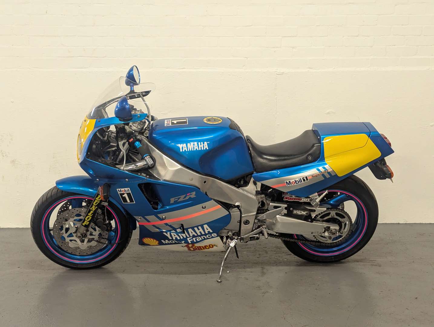 <p>1990 YAMAHA FZR 1000</p>