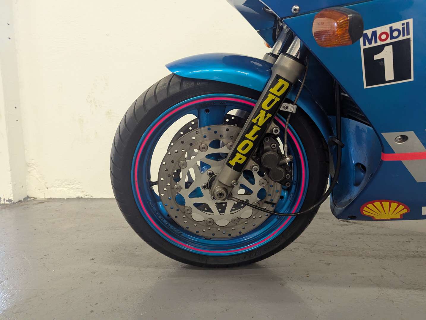 <p>1990 YAMAHA FZR 1000</p>