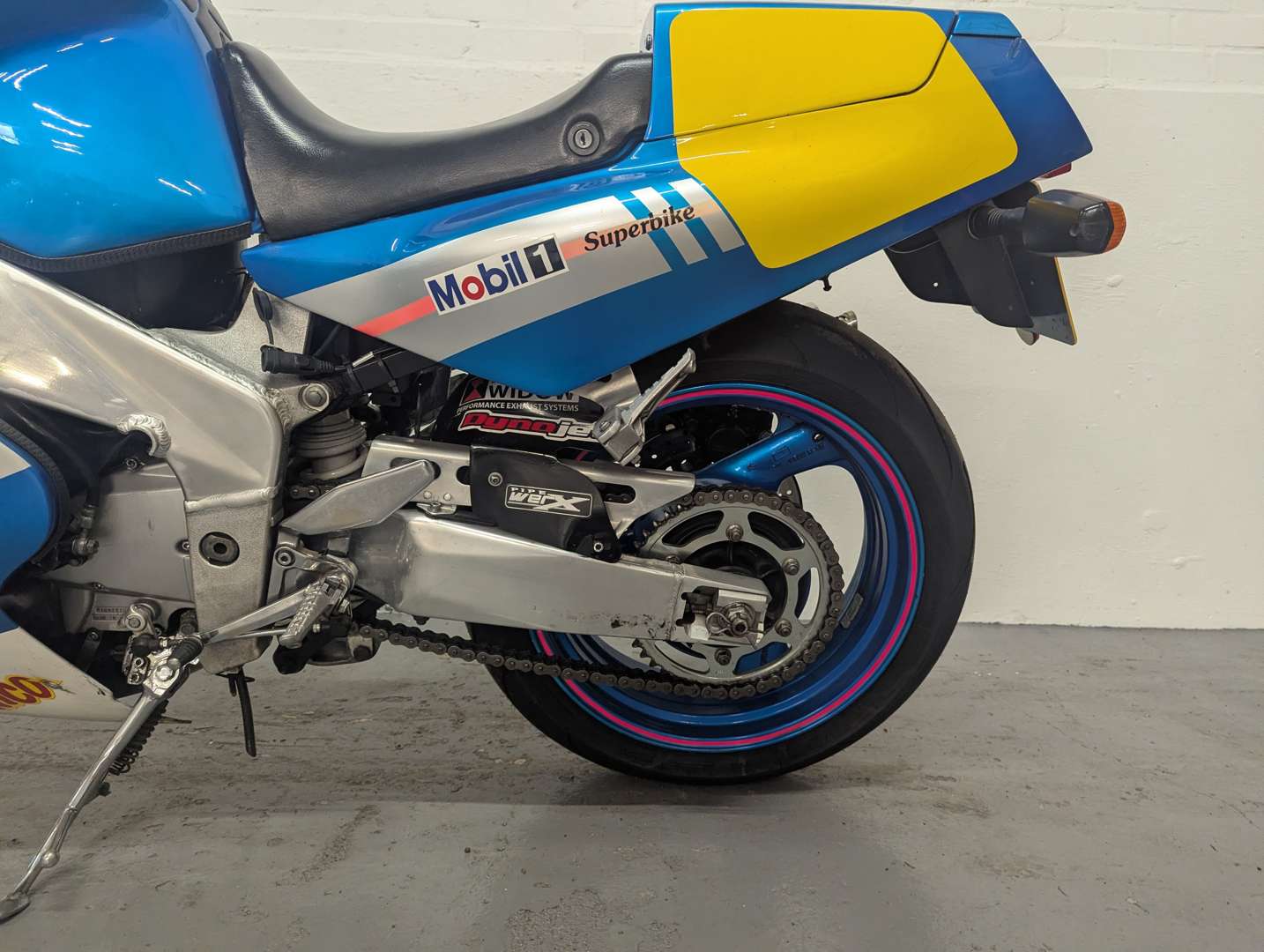 <p>1990 YAMAHA FZR 1000</p>