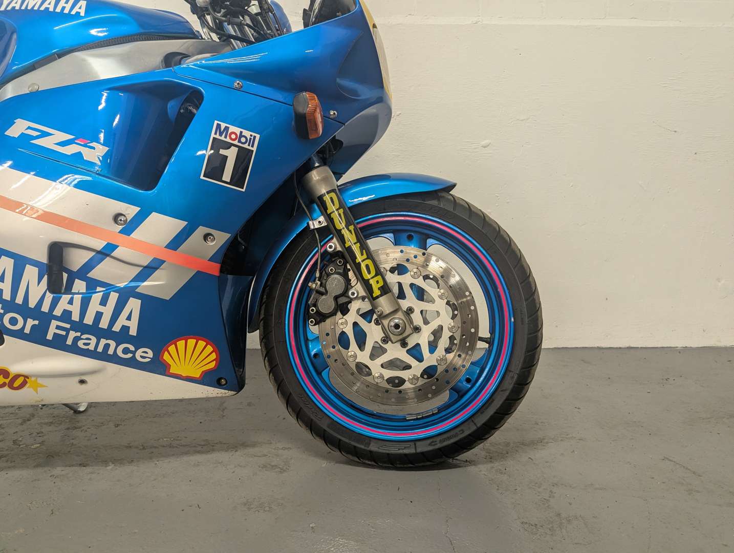 <p>1990 YAMAHA FZR 1000</p>