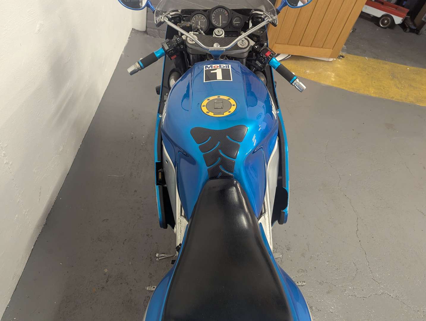 <p>1990 YAMAHA FZR 1000</p>