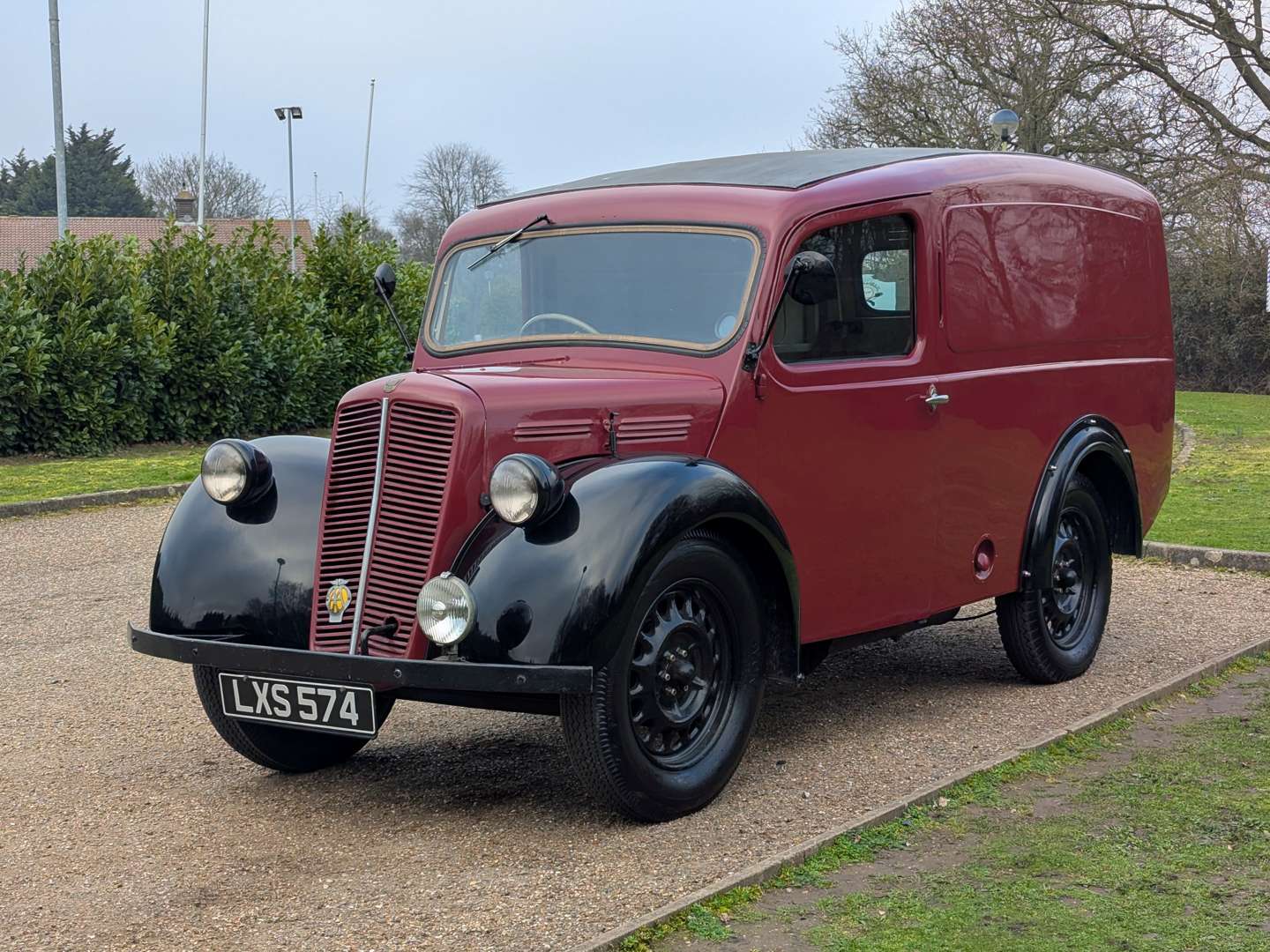 <p>1948 MORRIS Y VAN</p>