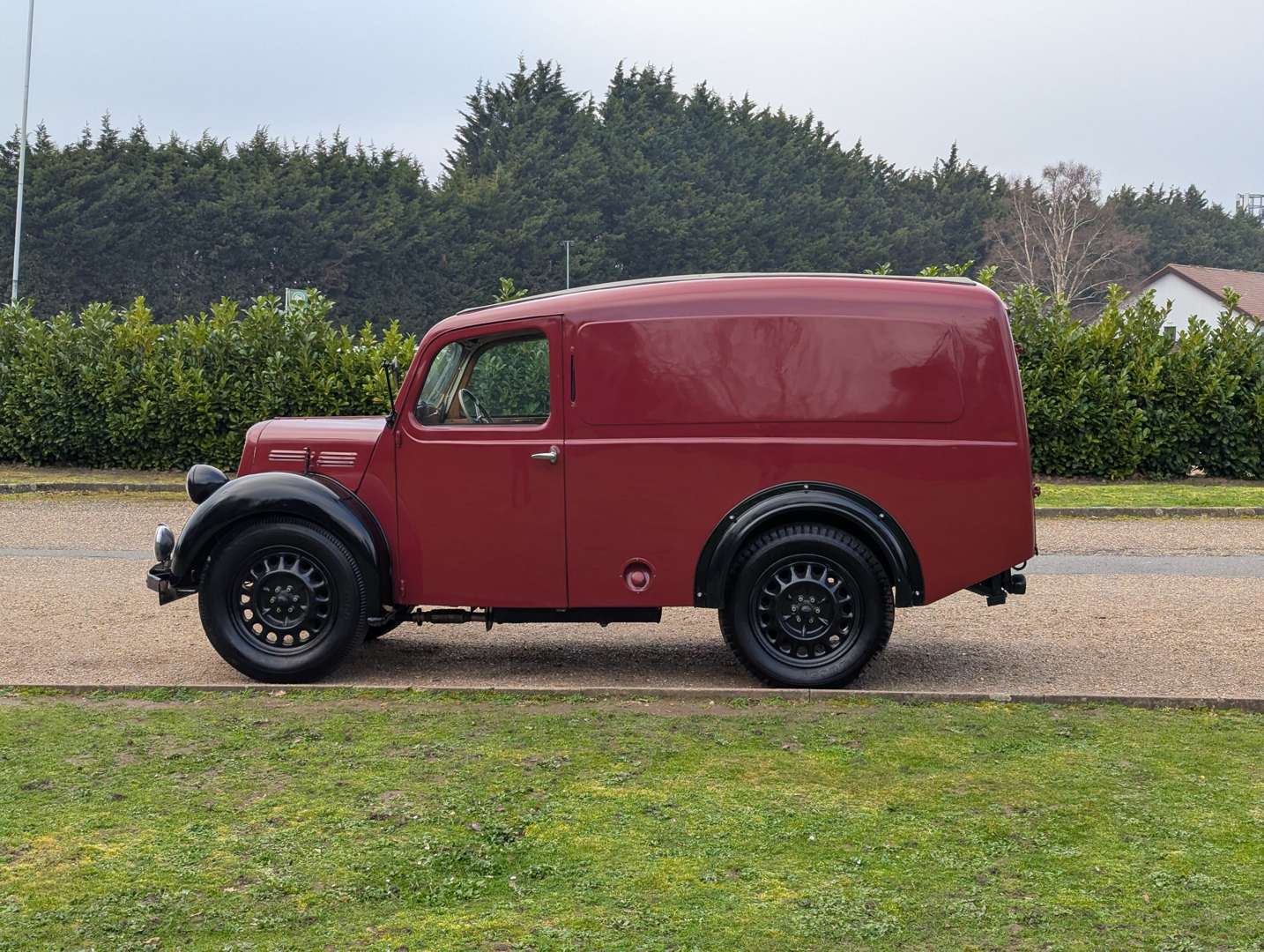 <p>1948 MORRIS Y VAN</p>