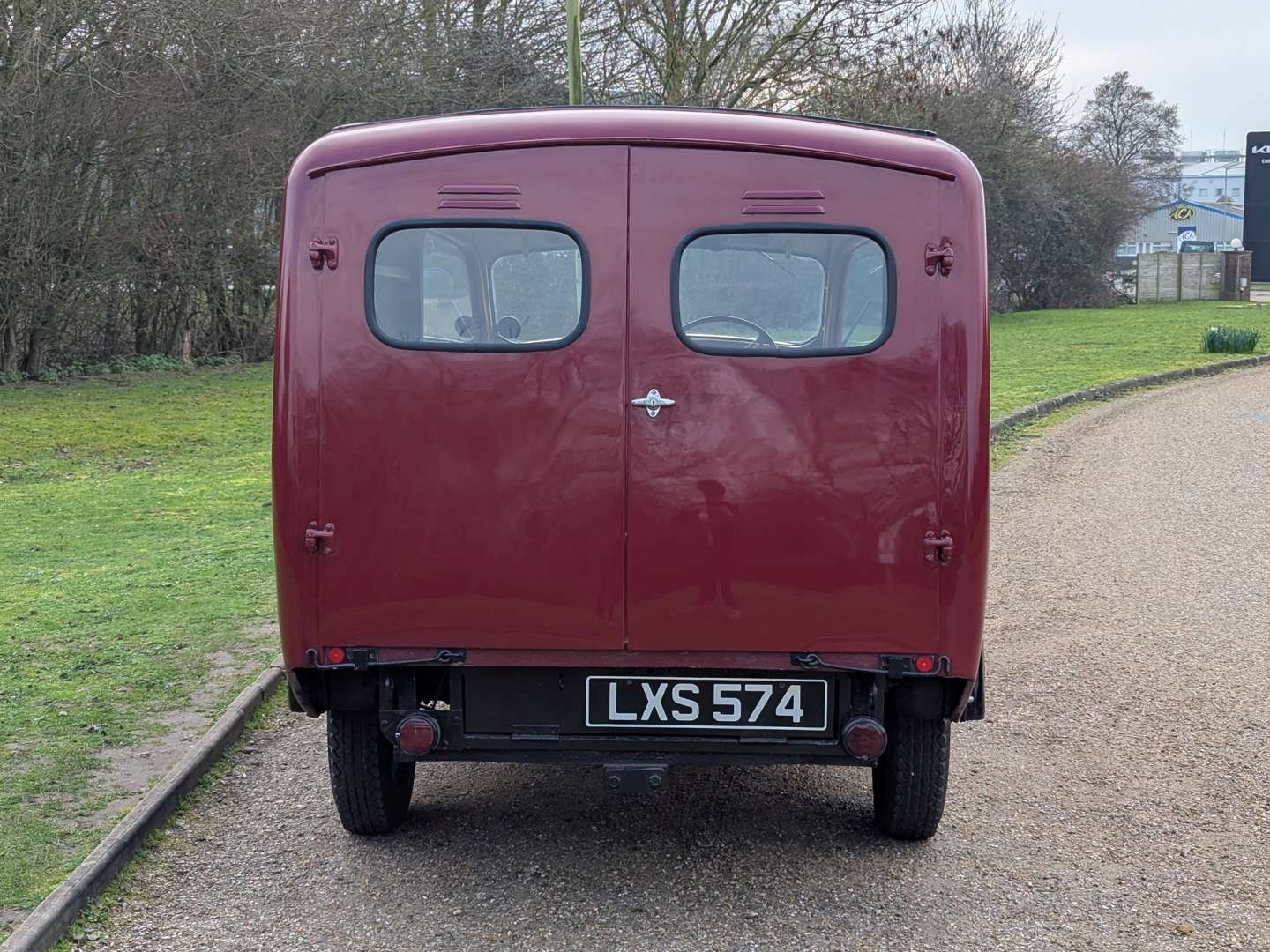 <p>1948 MORRIS Y VAN</p>