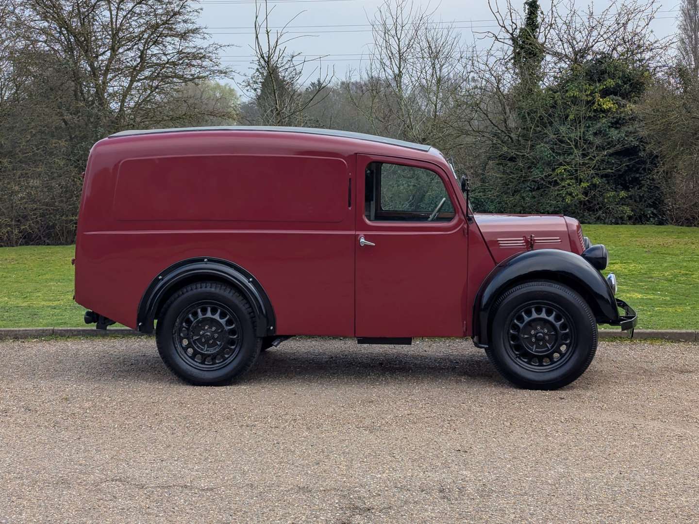 <p>1948 MORRIS Y VAN</p>