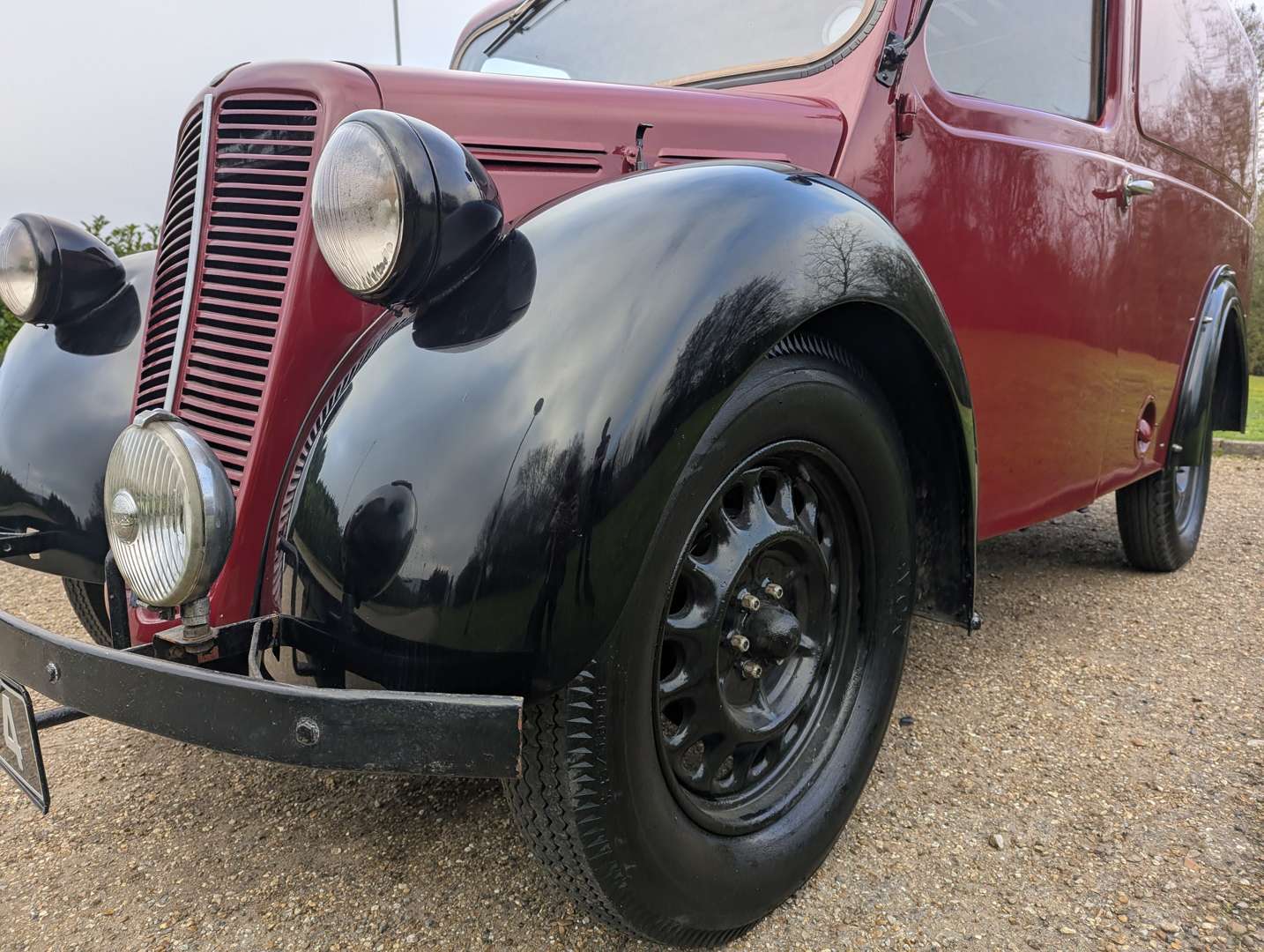 <p>1948 MORRIS Y VAN</p>