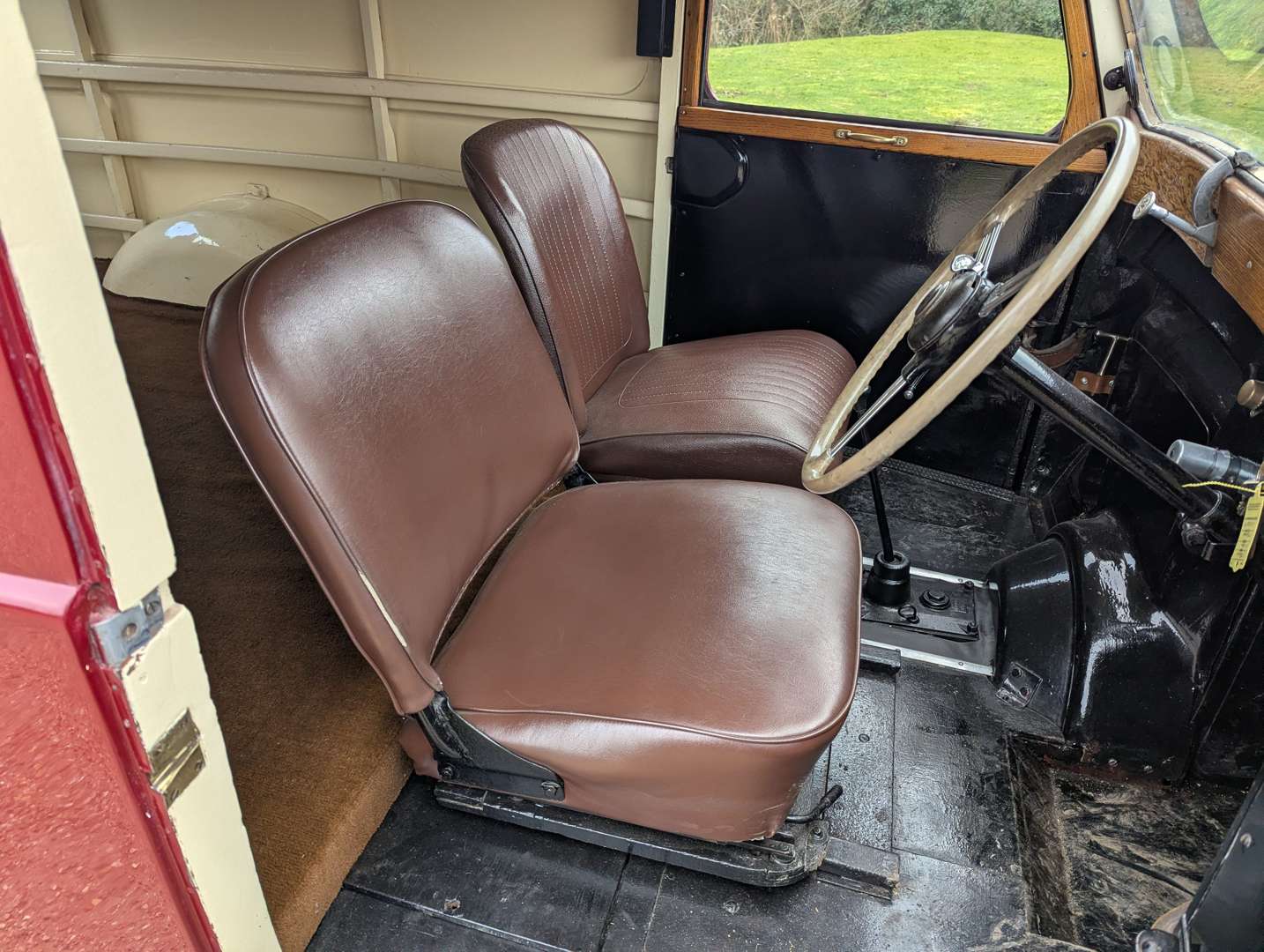 <p>1948 MORRIS Y VAN</p>