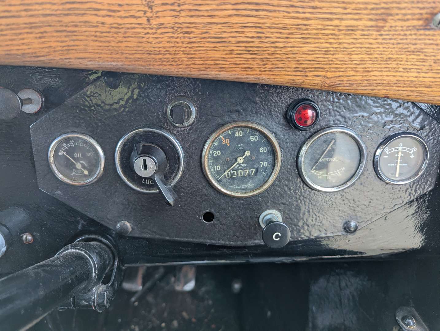 <p>1948 MORRIS Y VAN</p>