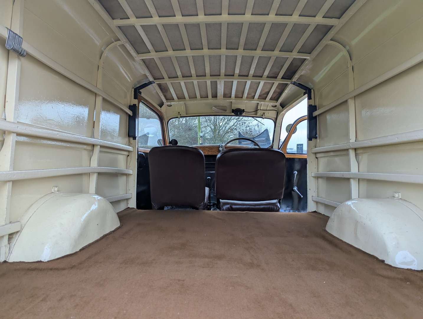 <p>1948 MORRIS Y VAN</p>