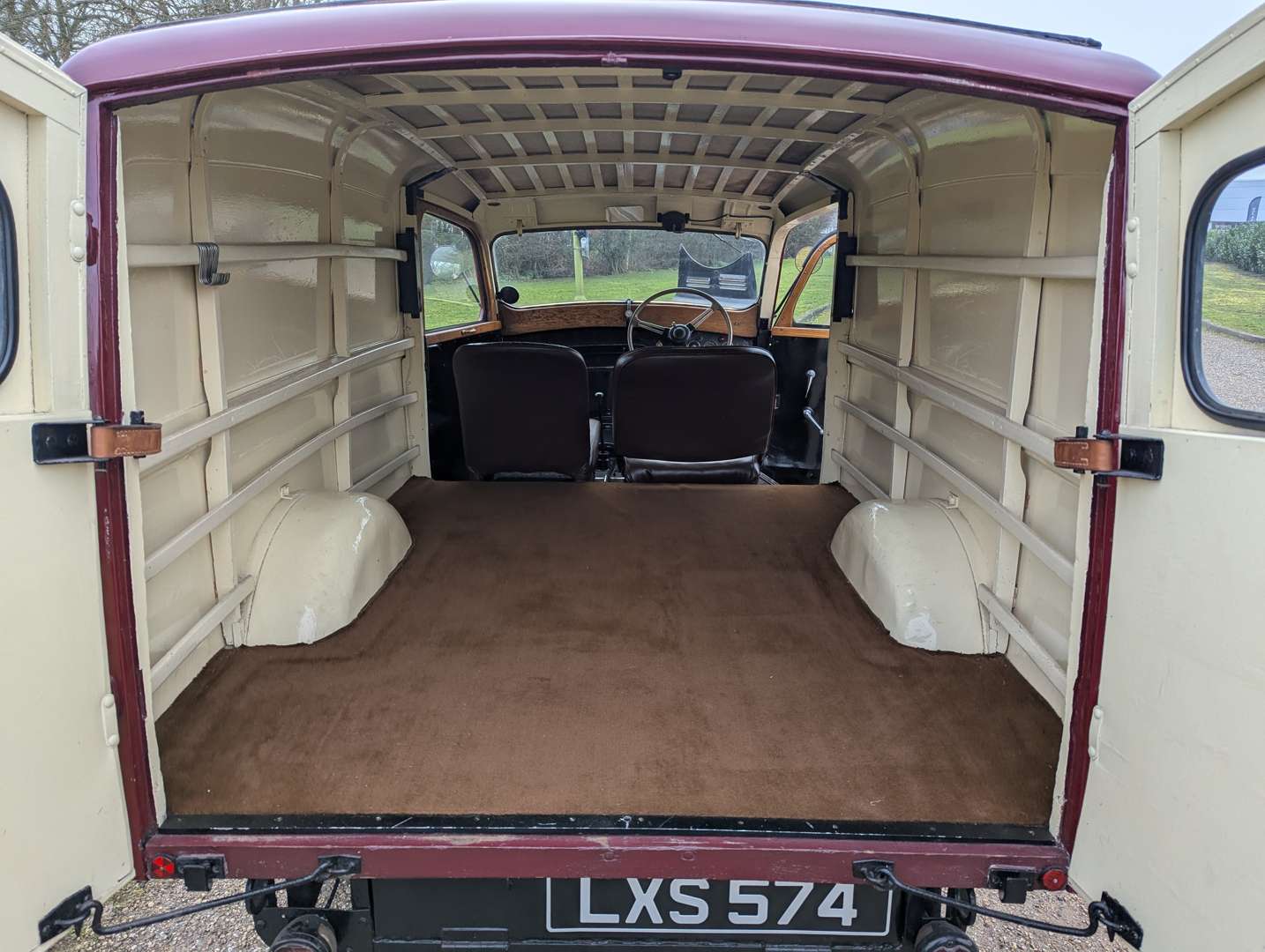 <p>1948 MORRIS Y VAN</p>