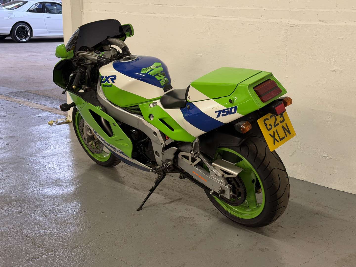 <p>1989 KAWASAKI ZX 750</p>