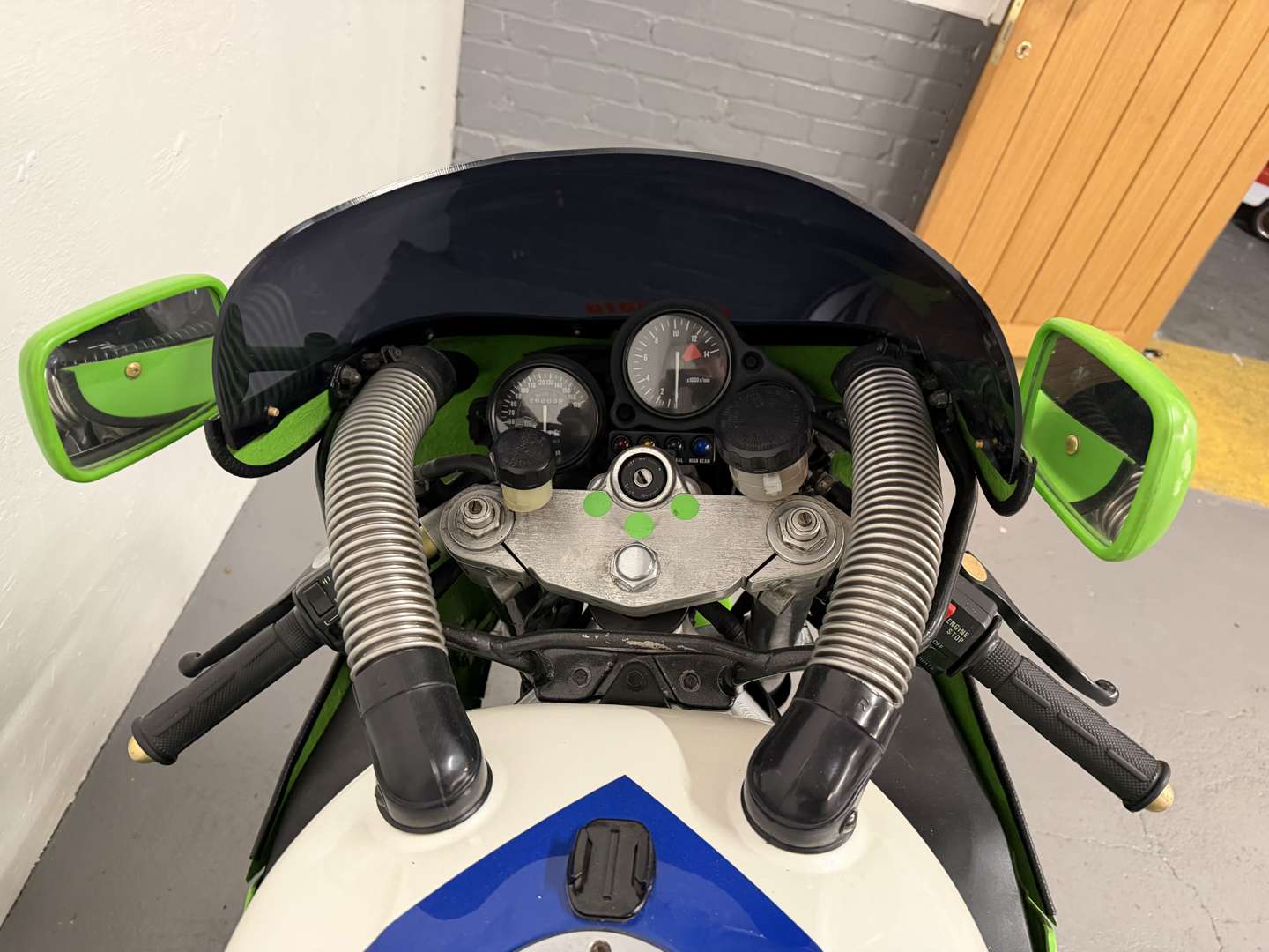 <p>1989 KAWASAKI ZX 750</p>