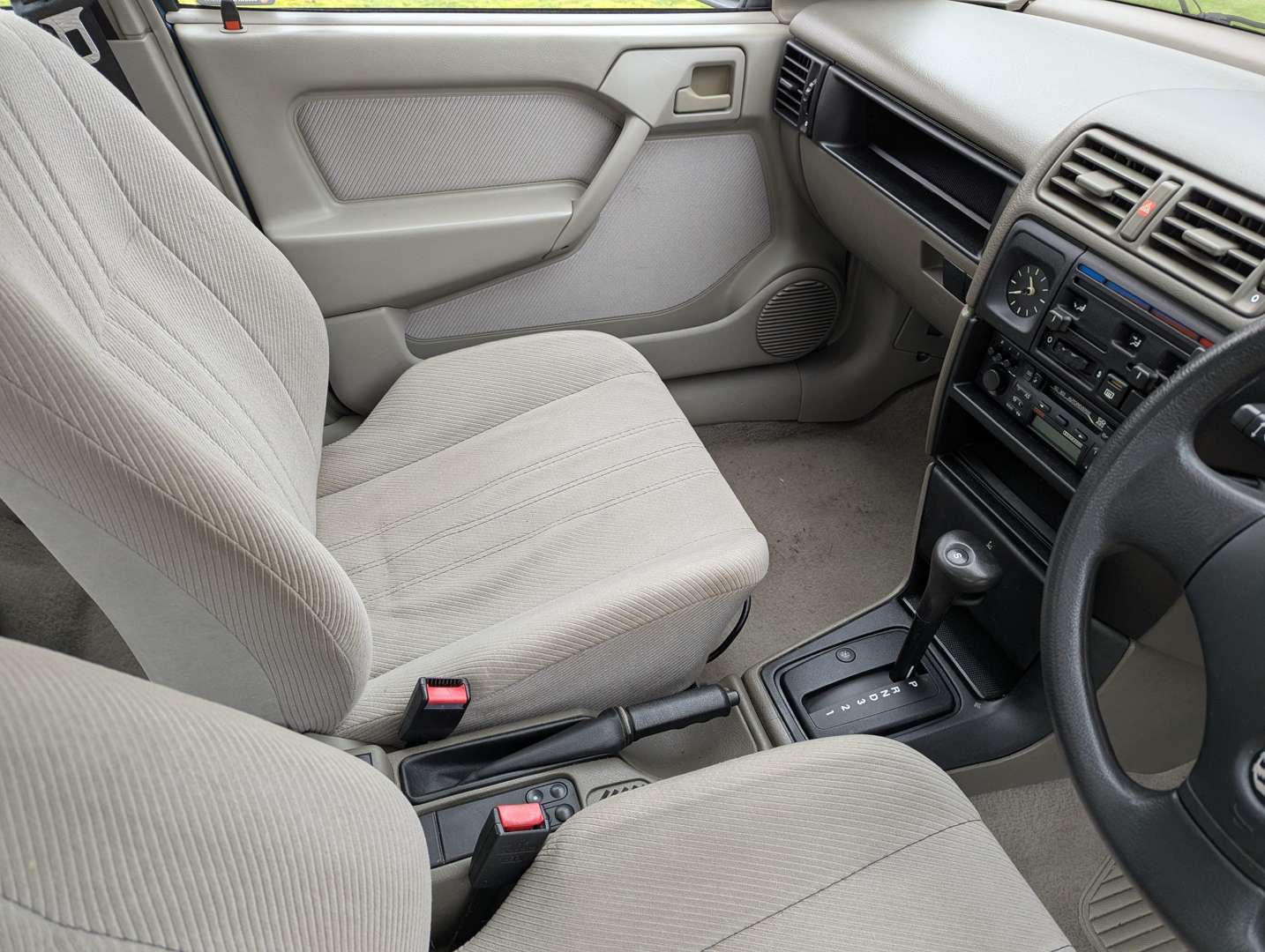 <p>1992 VAUXHALL CAVALIER AUTO</p>