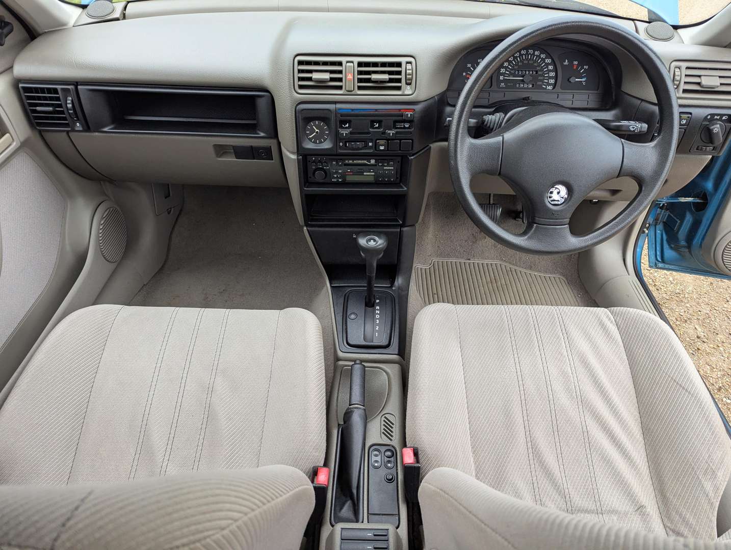 <p>1992 VAUXHALL CAVALIER AUTO</p>