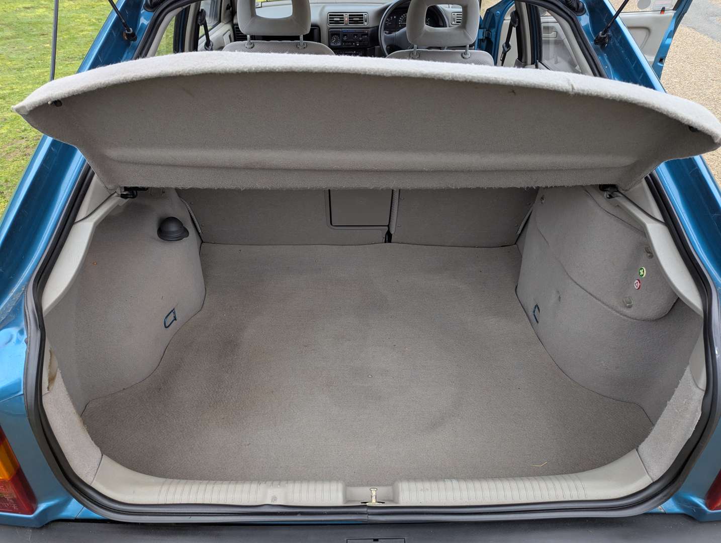 <p>1992 VAUXHALL CAVALIER AUTO</p>