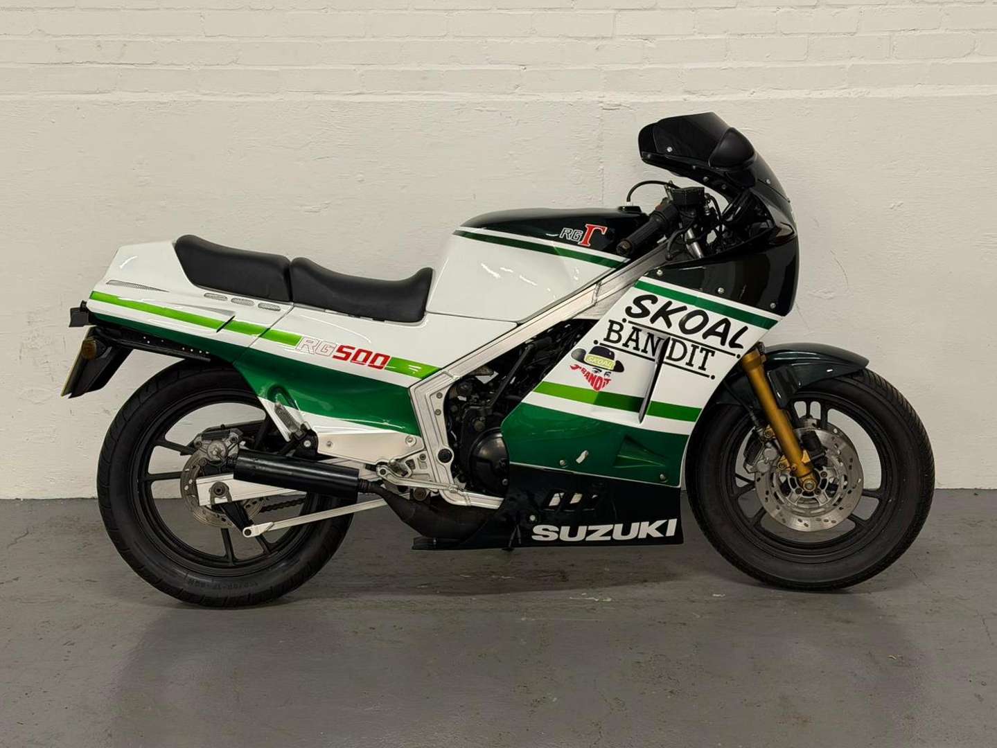 <p>1986 SUZUKI RG400</p>