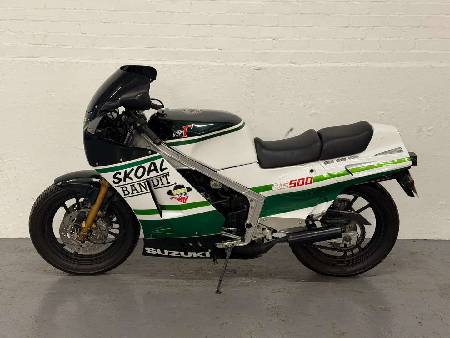 <p>1986 SUZUKI RG400</p>