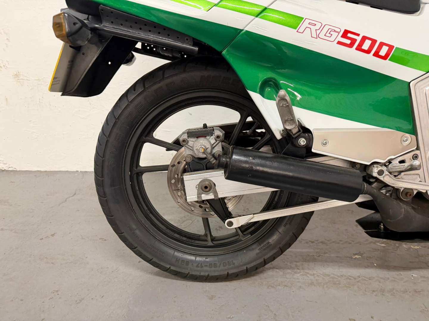 <p>1986 SUZUKI RG400</p>