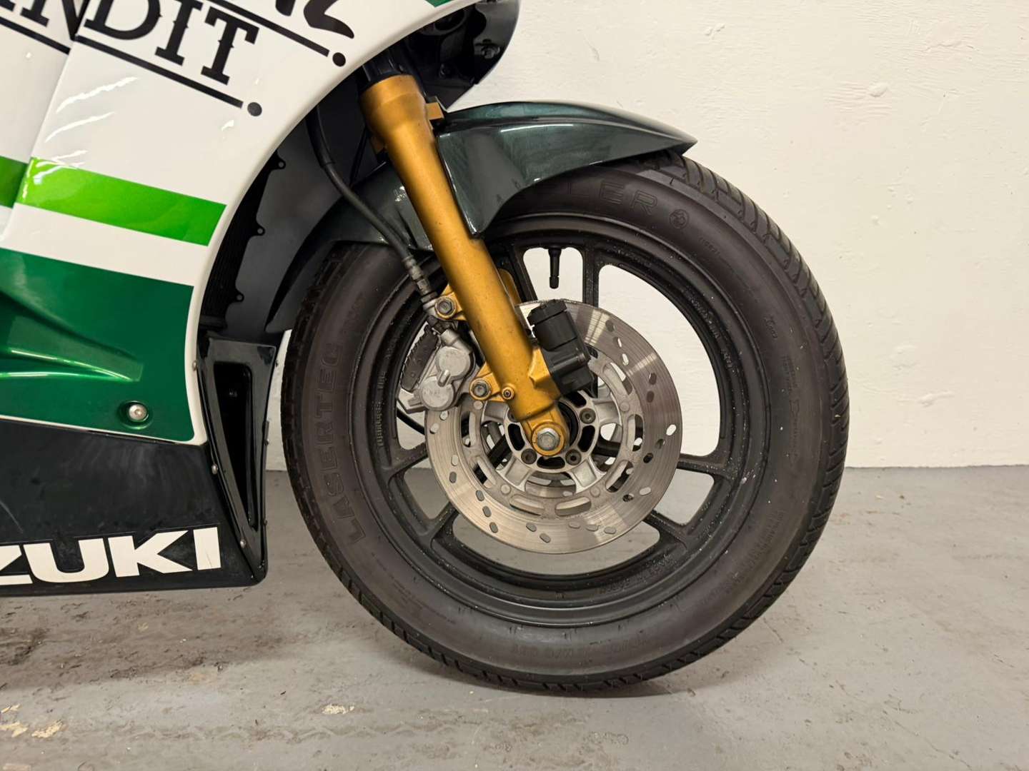 <p>1986 SUZUKI RG400</p>