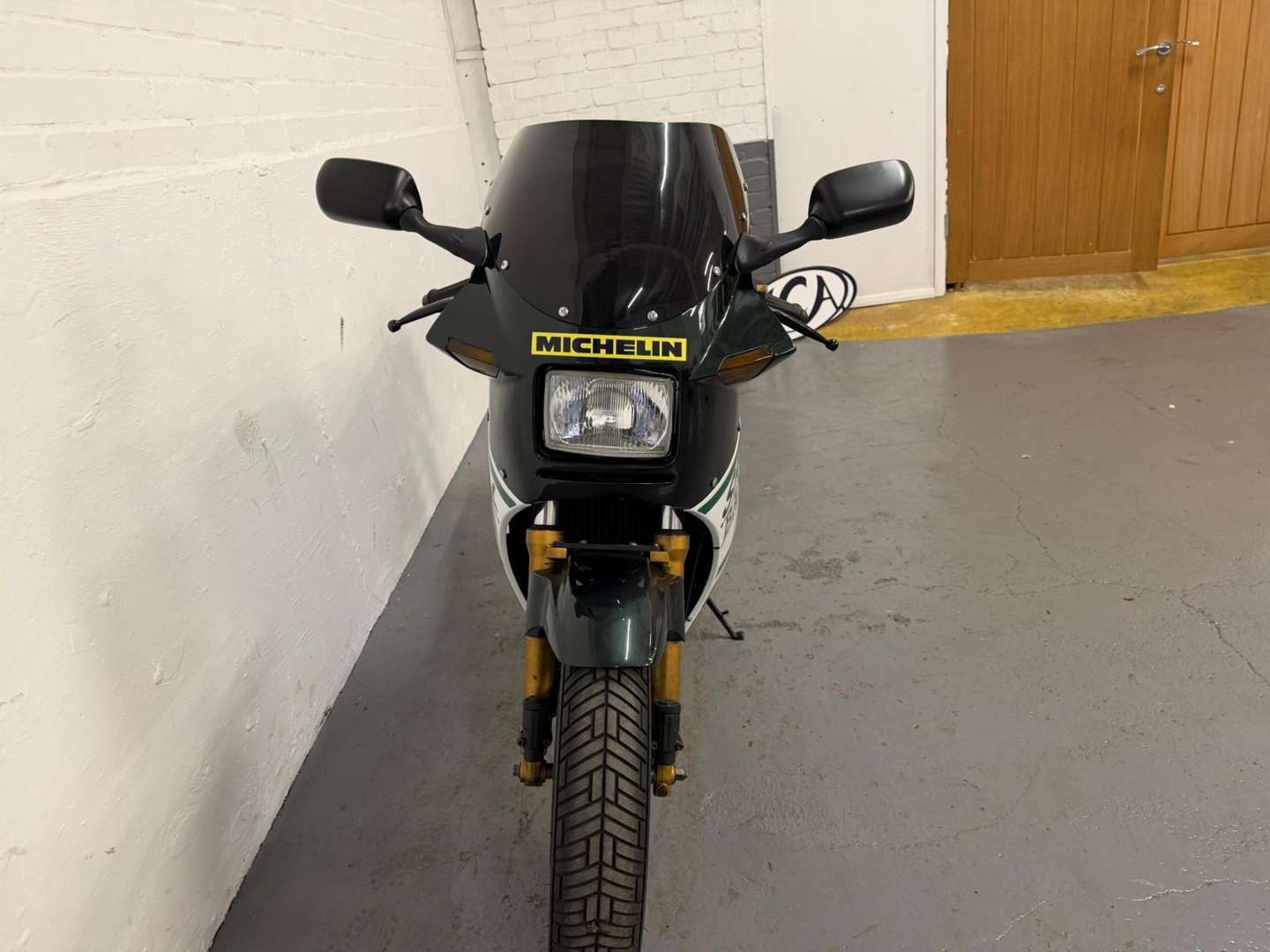 <p>1986 SUZUKI RG400</p>