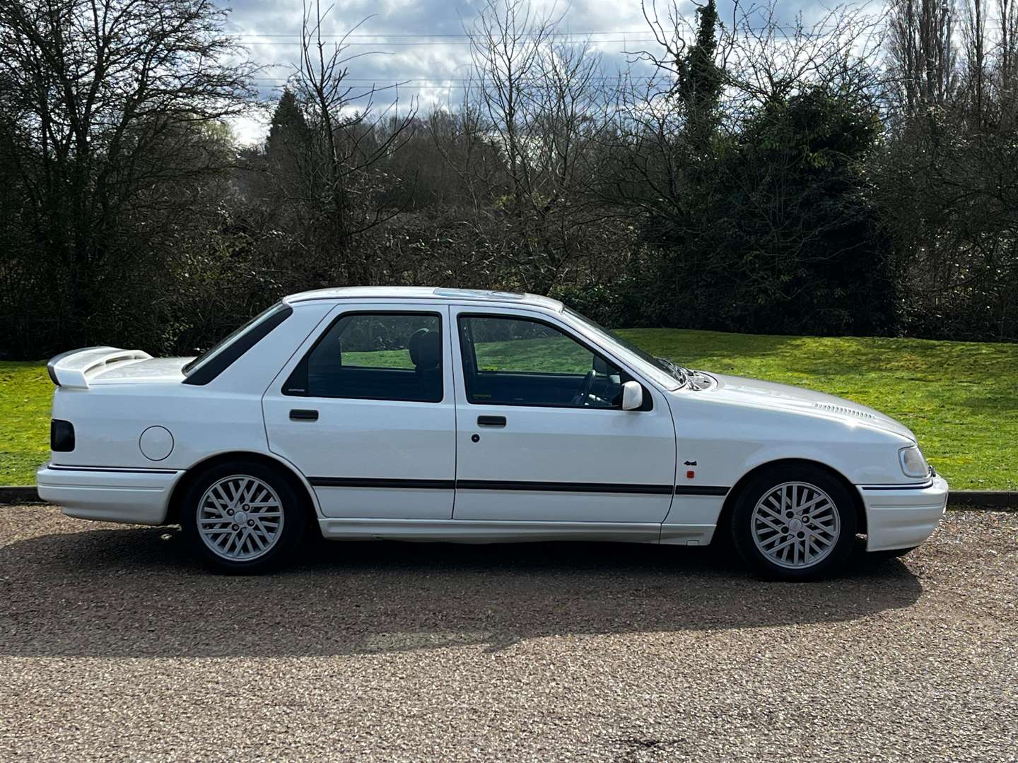 <p>1991 FORD SIERRA SAPPHIRE COSWORTH 4X4 - ONE REGISTERED KEEPER</p>