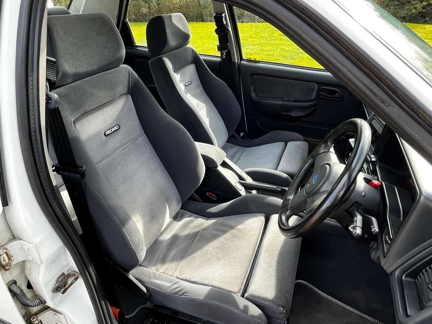 <p>1991 FORD SIERRA SAPPHIRE COSWORTH 4X4 - ONE REGISTERED KEEPER</p>